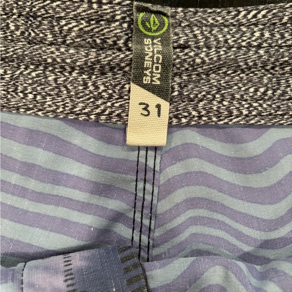 Men’s volcom tye dye board short - Picture 2 of 4